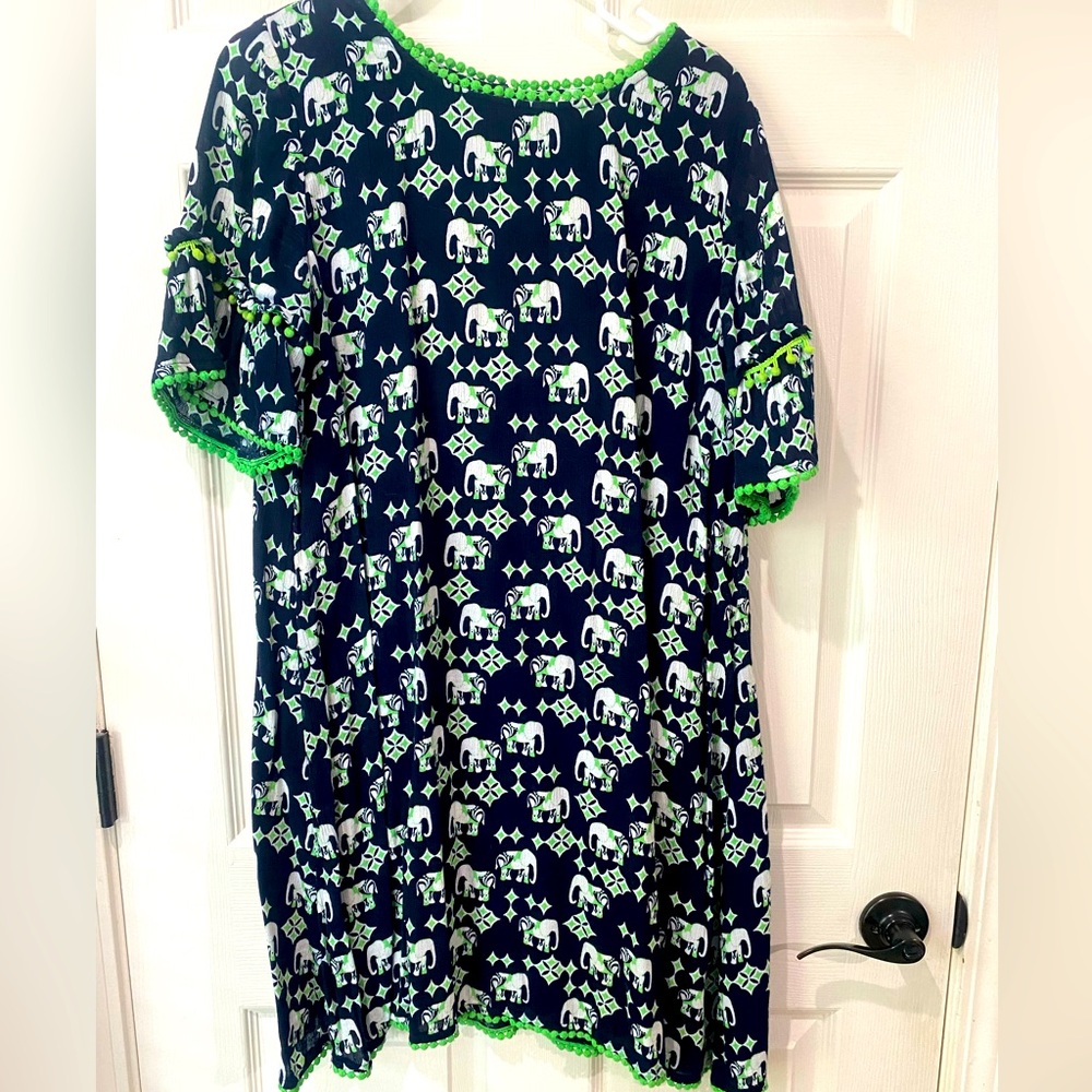 Crown & Ivy M Navy & Green Elephant Print Bell Sleeve Shift Dress Excellent